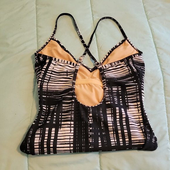 Newport News Swim one pc black & white deep V neck w/adjustable straps. Sz: 6 - Picture 7 of 7